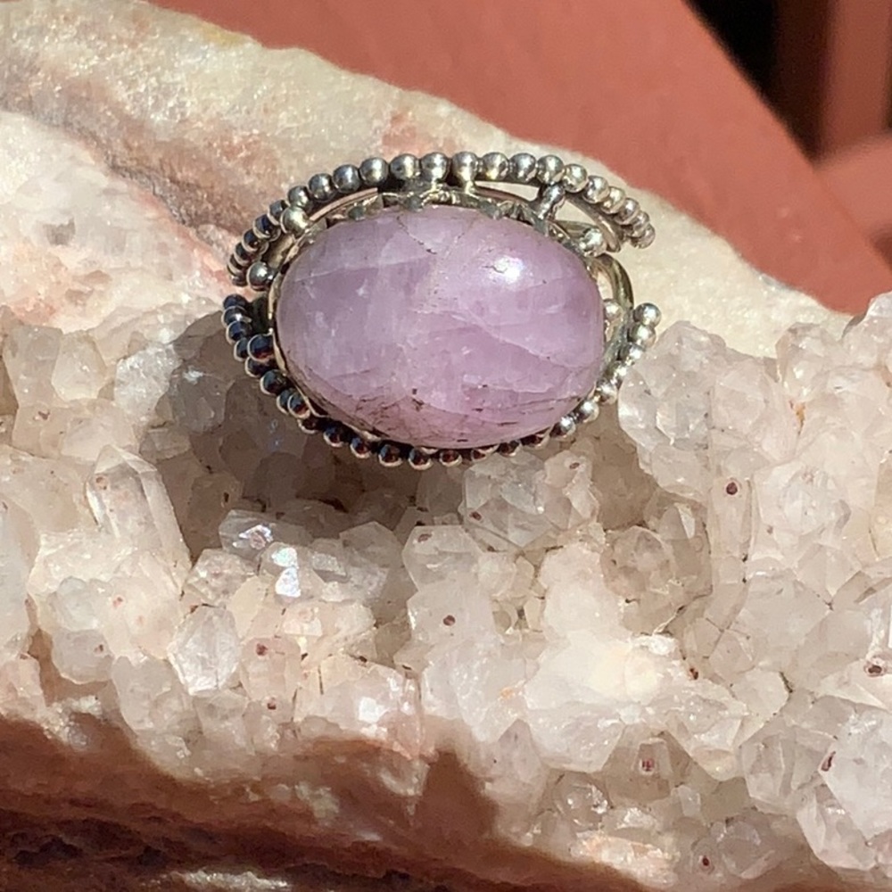 BOUTIQUE NATURAL KUNZITE 925 STERLING SILVER RING